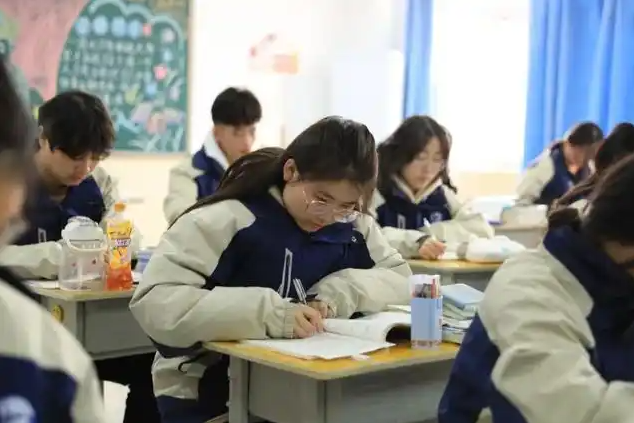 既建立言传身教的典范专业素质传道授业之路越走越广大 既建立言传身教的典范专业素质传道授业之路越走越广大