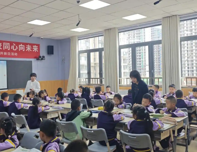既是家长对校园作业的认可与信任也是推进校园不断前行的重要动力 既是家长对校园作业的认可与信任也是推进校园不断前行的重要动力